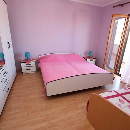 Apartment Sandi Върсар Екстериор снимка