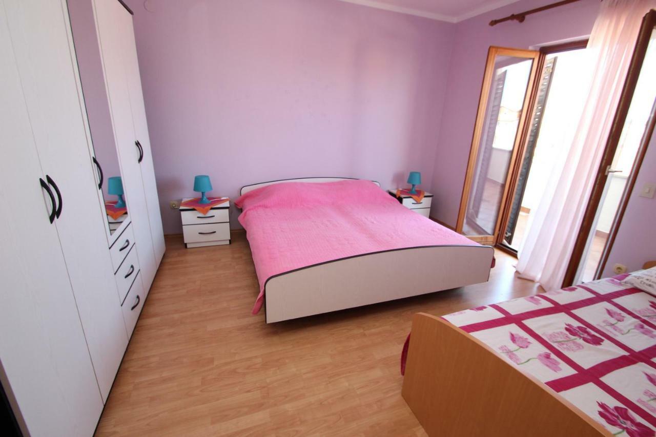 Apartment Sandi Върсар Екстериор снимка
