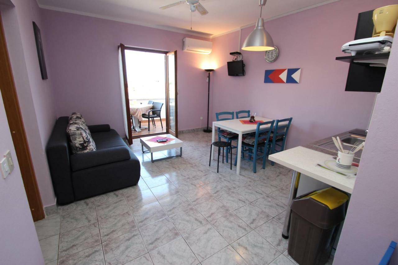 Apartment Sandi Върсар Екстериор снимка